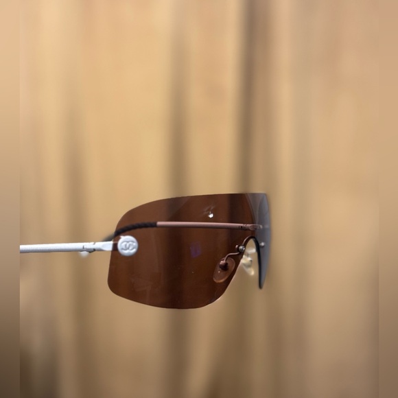 CHANEL Shield Rimless Amber sunglasses - Picture 3 of 8